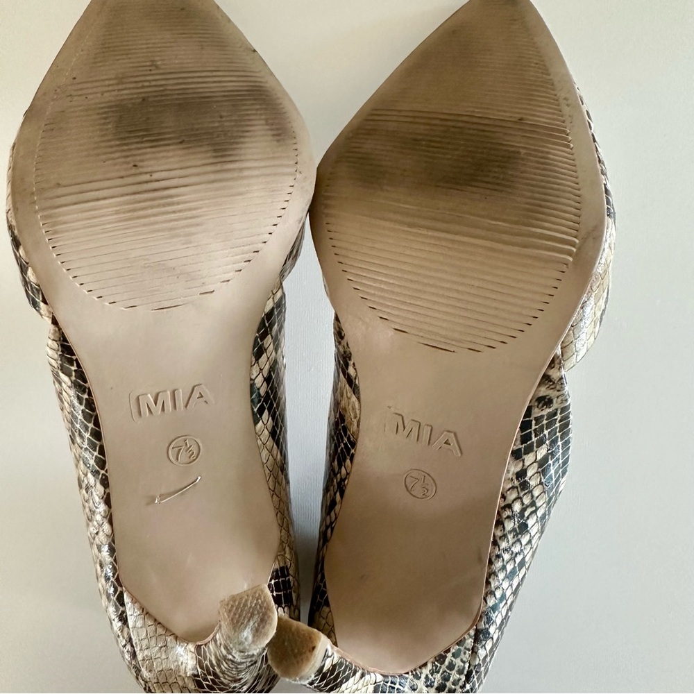 L l MIA | Black & Tan D’Orsay Snakeskin Pumps Sz 7.5 - Picture 4 of 5